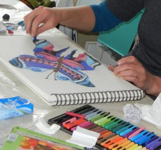 Bleistiftzeichnung lernen und Buntstiftzeichnung kennenlernen in der Kunstschule Frankfurt Atelier Irene Schuh